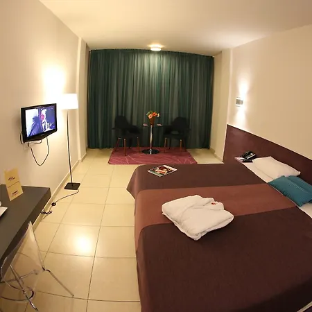 Altius Boutique מלון 4*