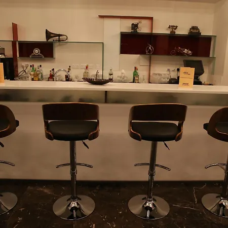 מלון Altius Boutique 4*