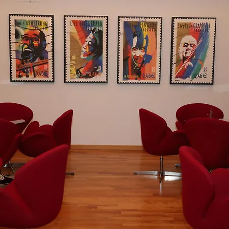 מלון Altius Boutique 4*