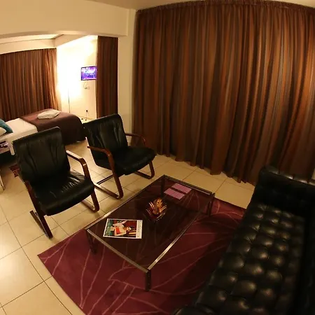 מלון Altius Boutique 4*