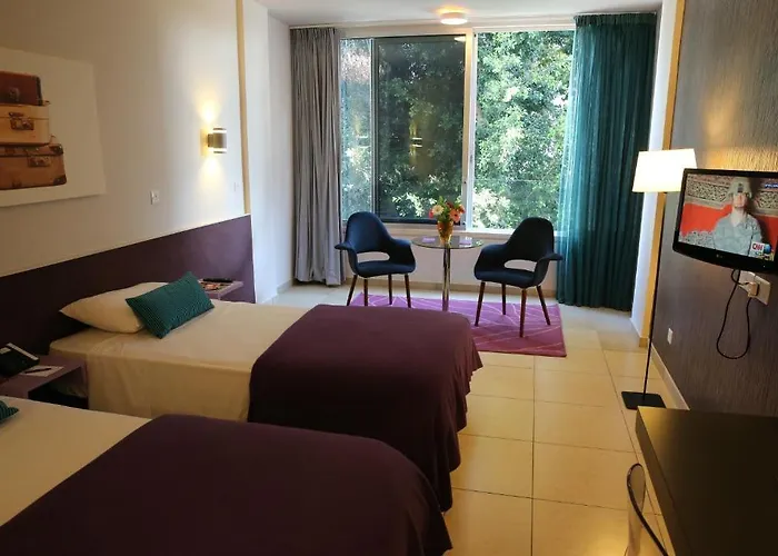 Altius Boutique מלון 4*