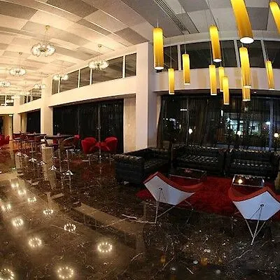 מלון Altius Boutique 4*